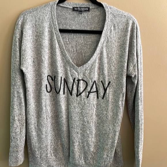 Gray speckled sweater. Size small - Picture 1 of 7